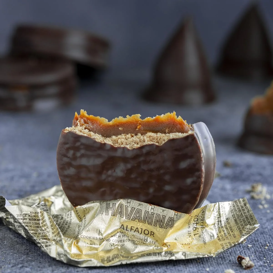 Alfajores Havanna de Chocolate con leche rellenos de Dulce de leche 660 g / 23.28 oz (Caja de 12)