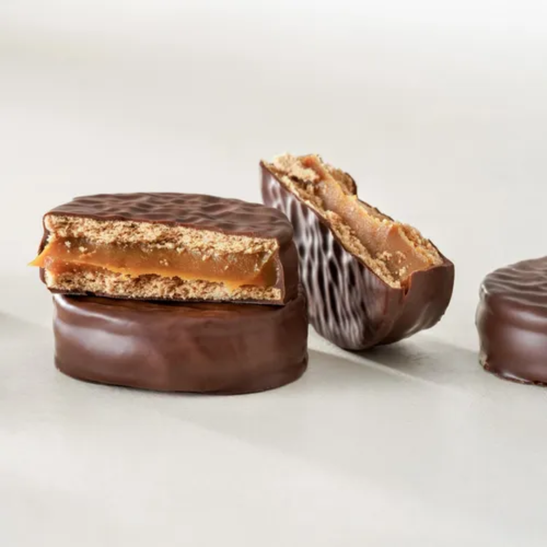 Alfajor Cachafaz de Chocolate Negro con Dulce de Leche Caja de 12 unidades
