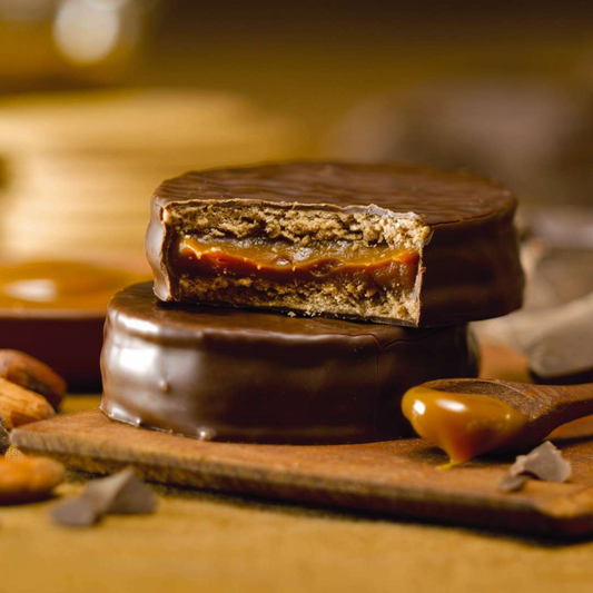 Alfajor Cachafaz de Chocolate Negro con Dulce de Leche Caja de 12 unidades