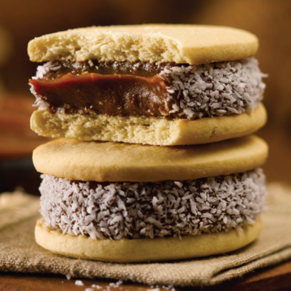 Alfajores Cachafaz Cornstarch with Grated Coconut 12 units - Imagen 2