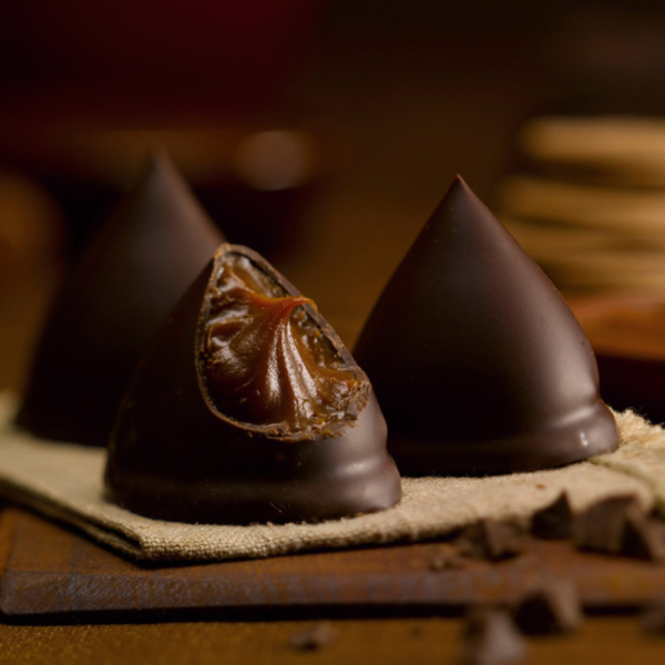 Conitos Cachafaz Covered Cone Cookies Filled with Dulce de Leche and Milk Chocolate 12 units 456 g / 16 oz - Imagen 3